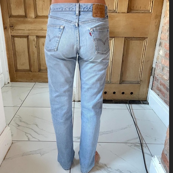 VINTAGE 90’S 501 LEVI’S 💘 Faded blue light Wash Denim - Picture 5 of 8